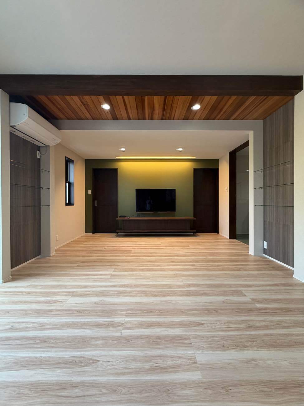 既存の良さを活かしながら、空間全体を一新したリノベーション。
家族の時間を大切にする、居心地の良さを追求した住まい。